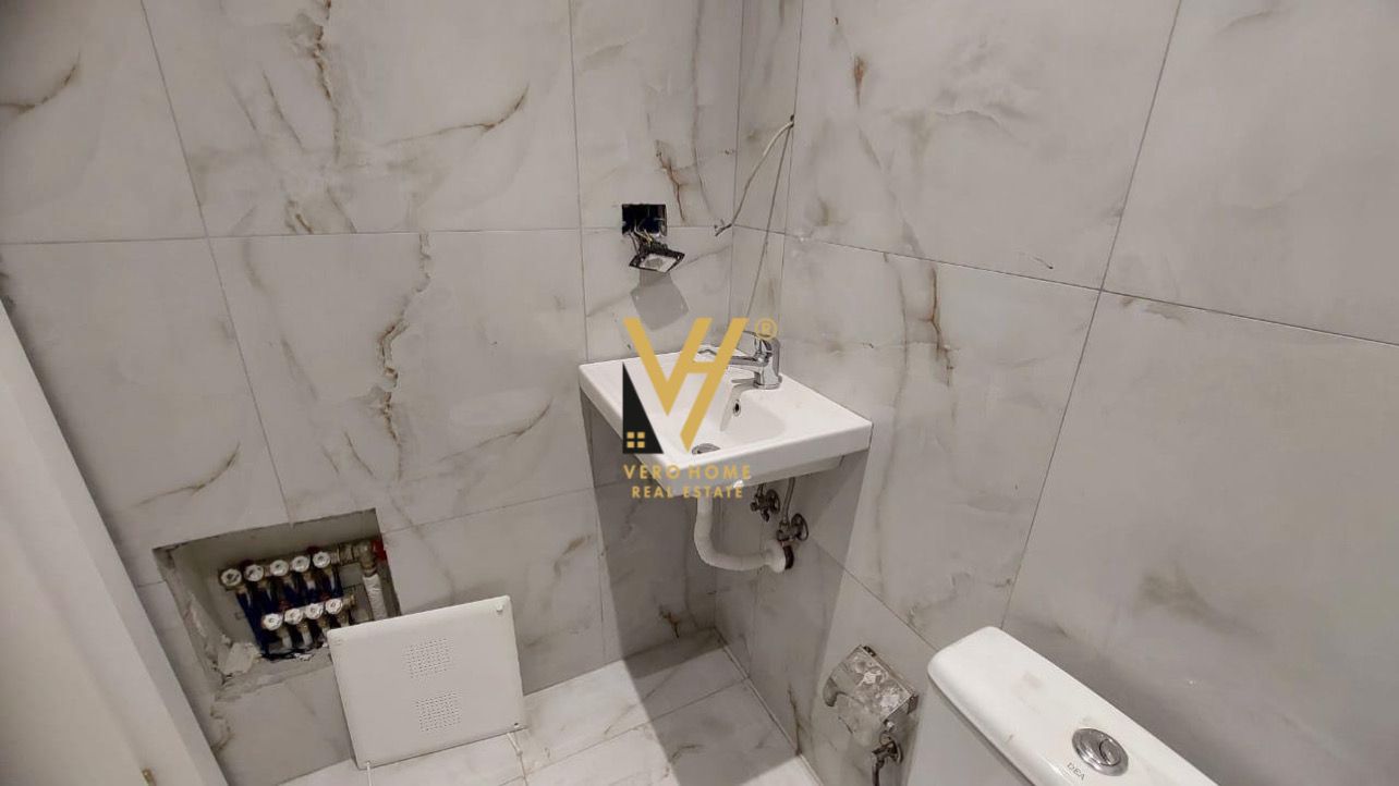 DYQAN 55M2 ME QERA MYSLYM SHYRI 800 EURO