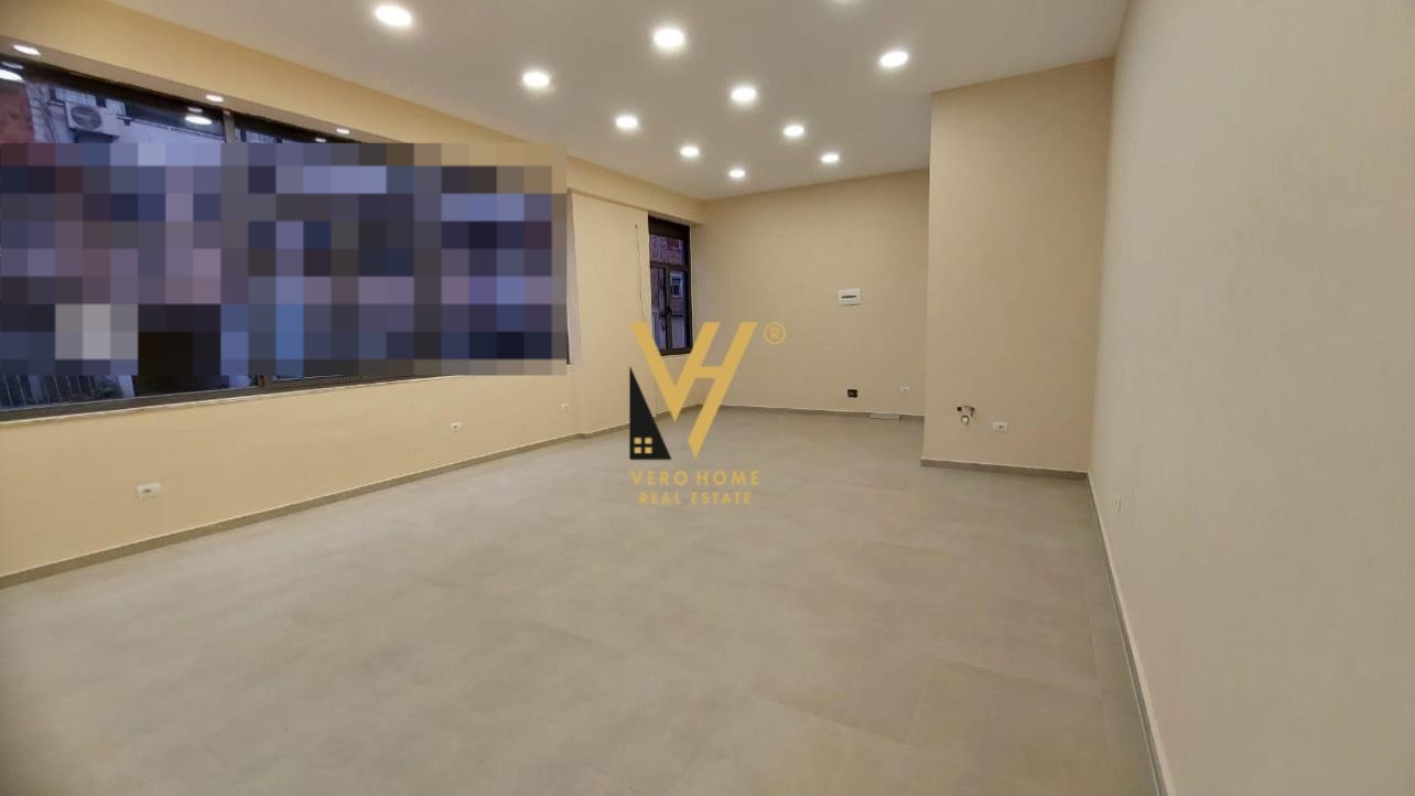 DYQAN 55M2 ME QERA MYSLYM SHYRI 800 EURO