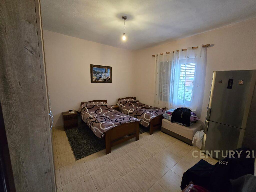 SHITET SHTEPI PRIVATE NE DURRES !!!!