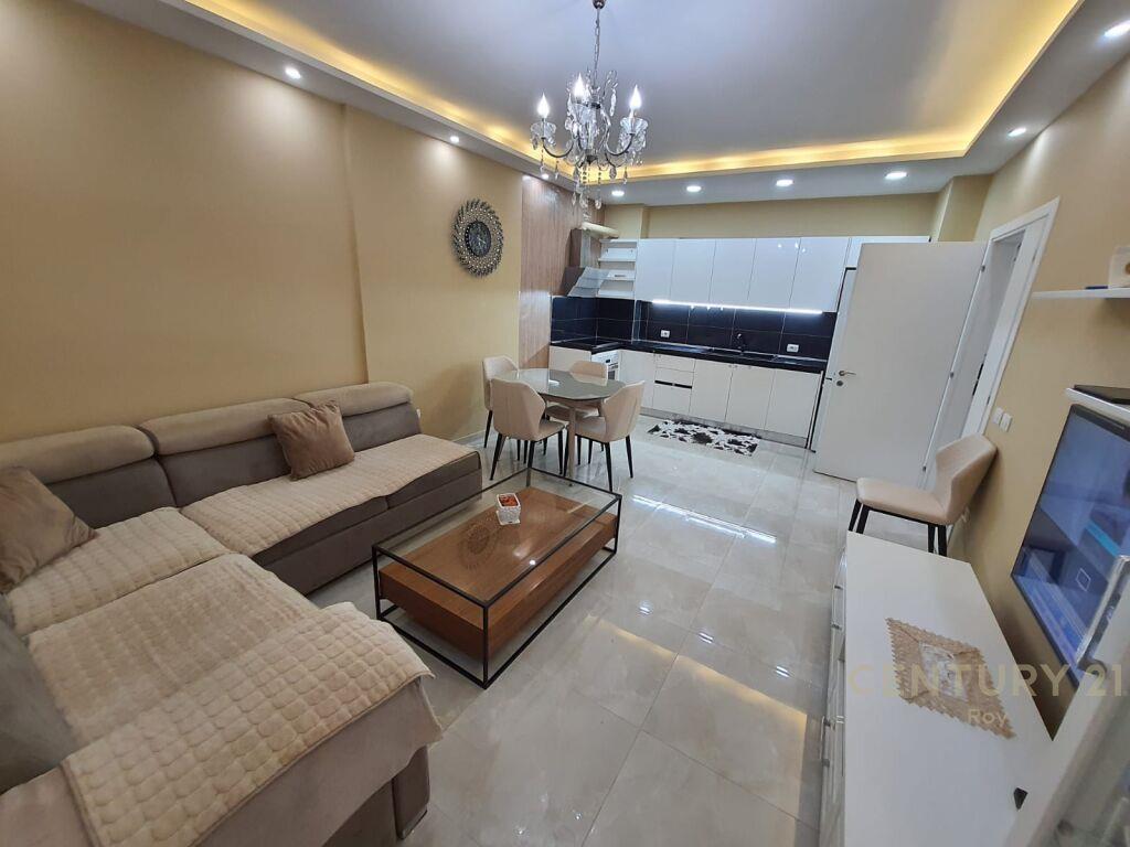 Apartament 2+2 me Qira në Sheshi Pranvera, Durrës – 750€ | 1