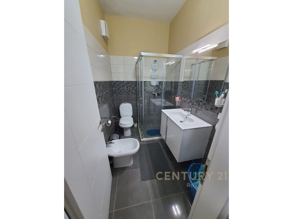 Apartament 2+2 me Qira në Sheshi Pranvera, Durrës – 750€ | 1