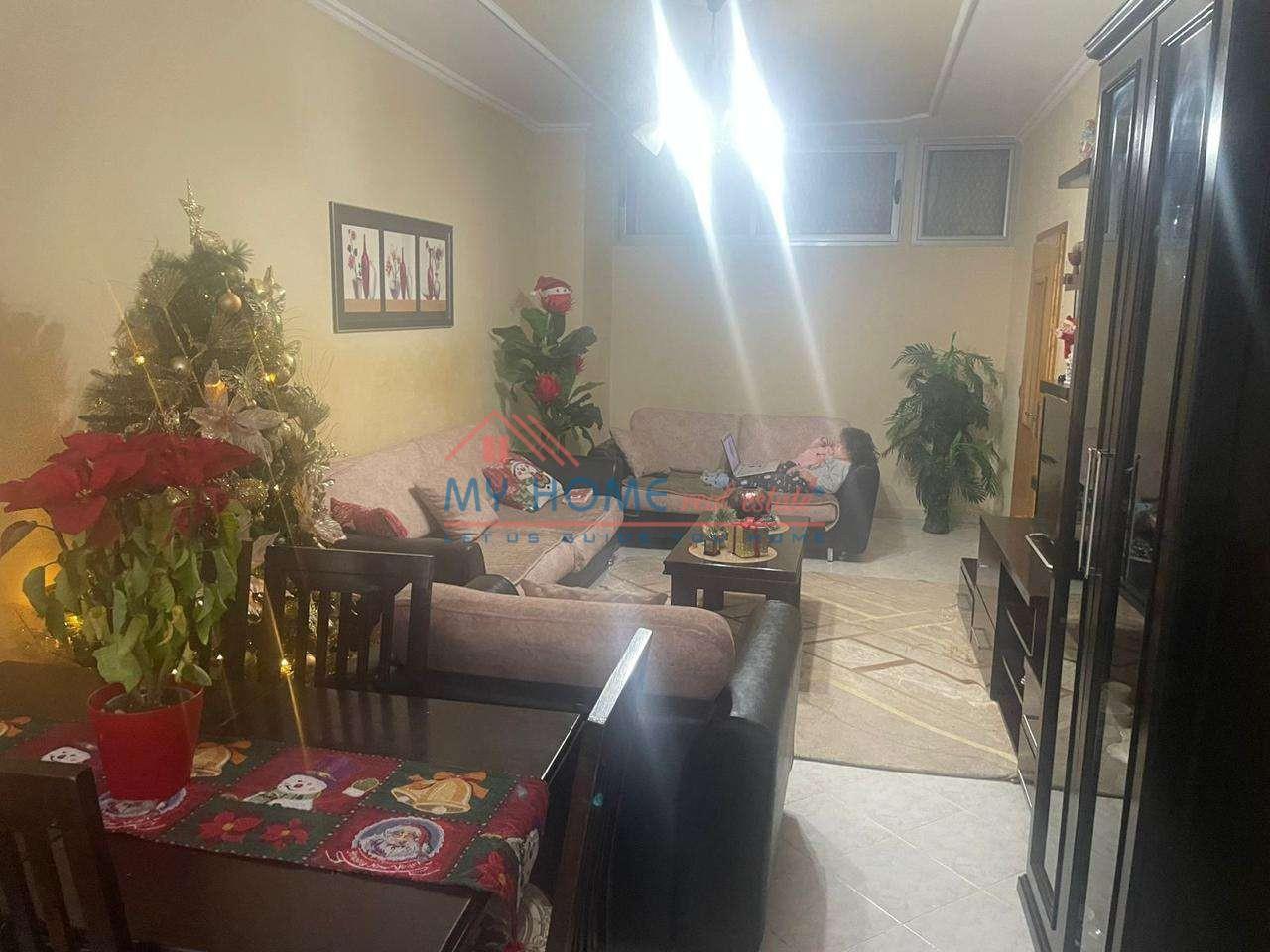 Apartament 3+1 me Qira ne Laprake