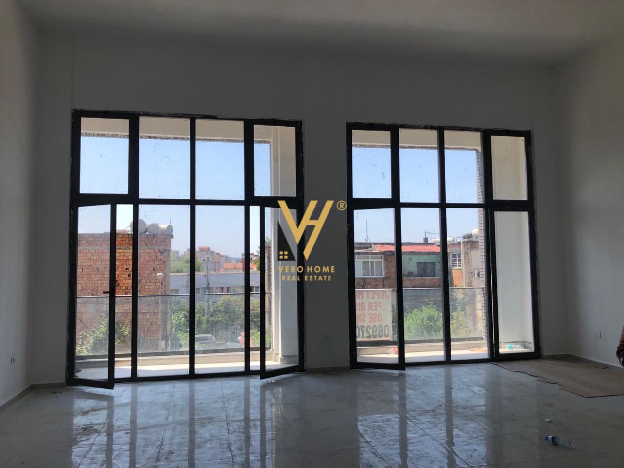 AMBIENT 88 M2 NE XHAMLLIK 250.000 EURO