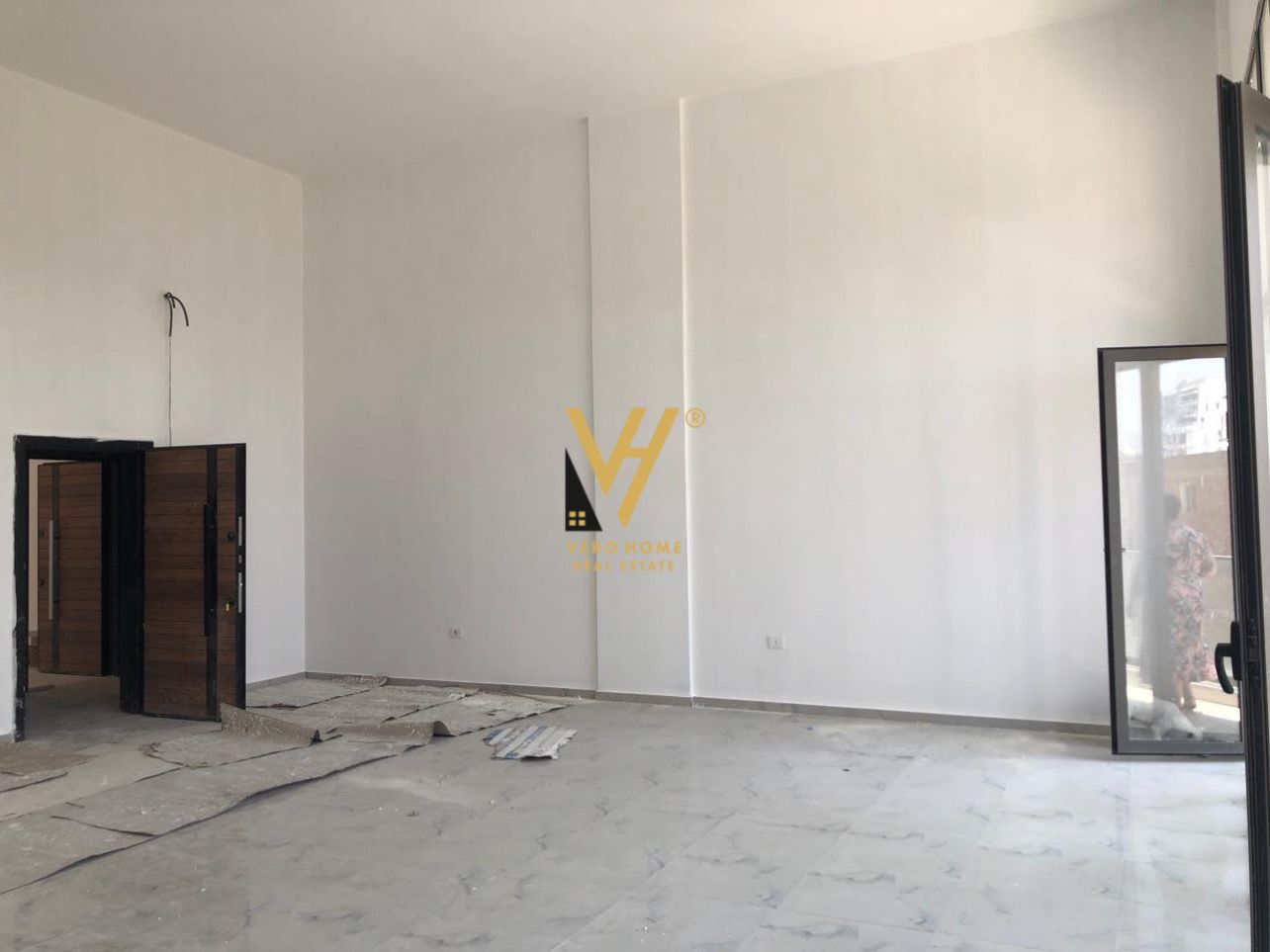 AMBIENT 88 M2 NE XHAMLLIK 250.000 EURO