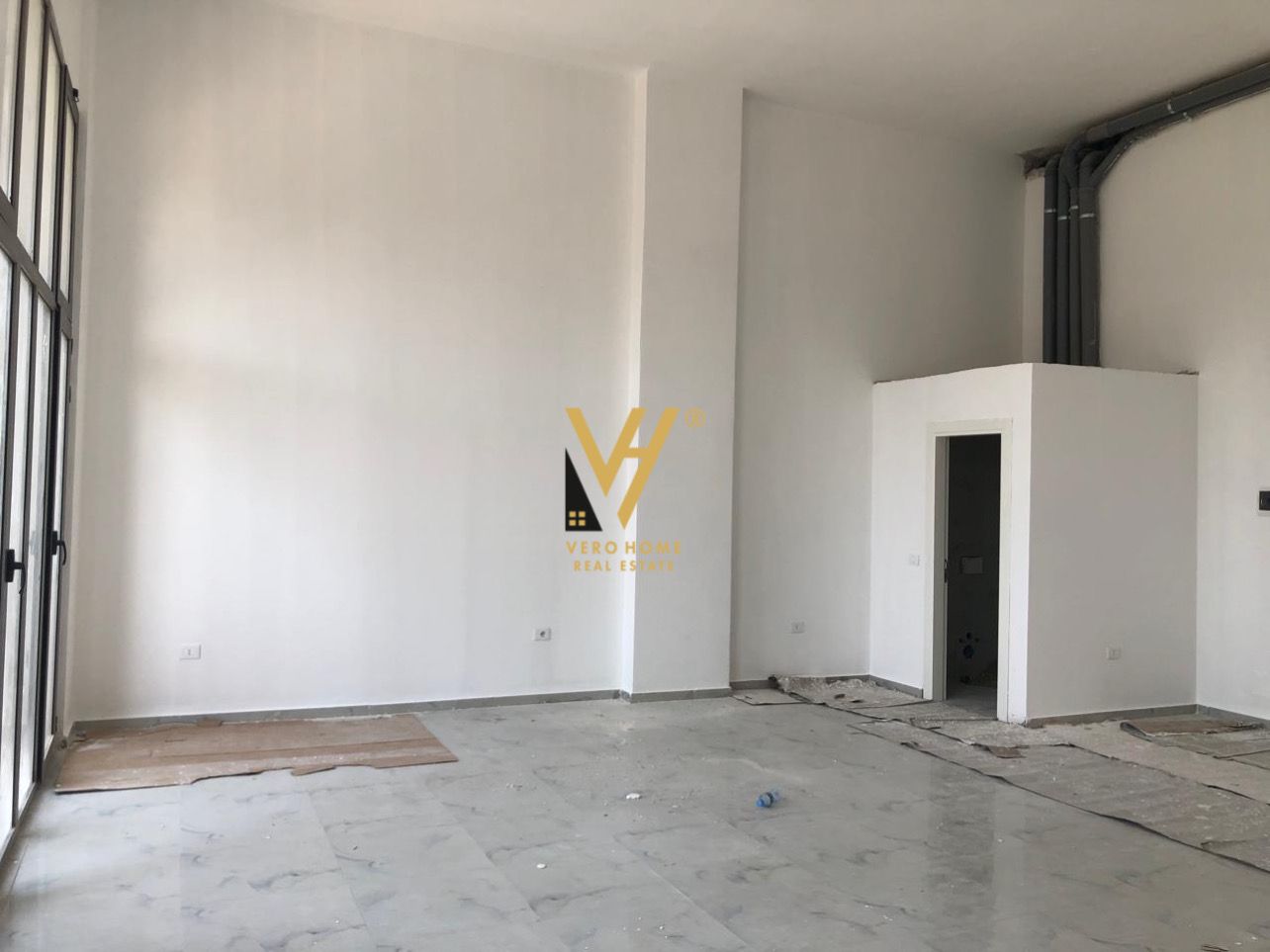 AMBIENT 88 M2 NE XHAMLLIK 250.000 EURO