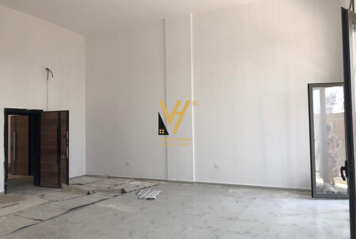 AMBIENT 88M2 ME QERA NE XHAMLLIK 600 EURO