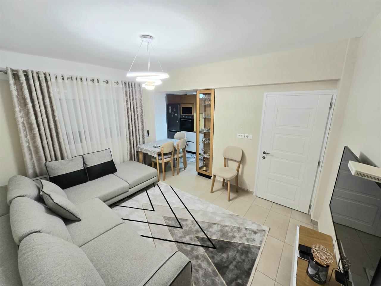 Jepet apartament me qera ditore