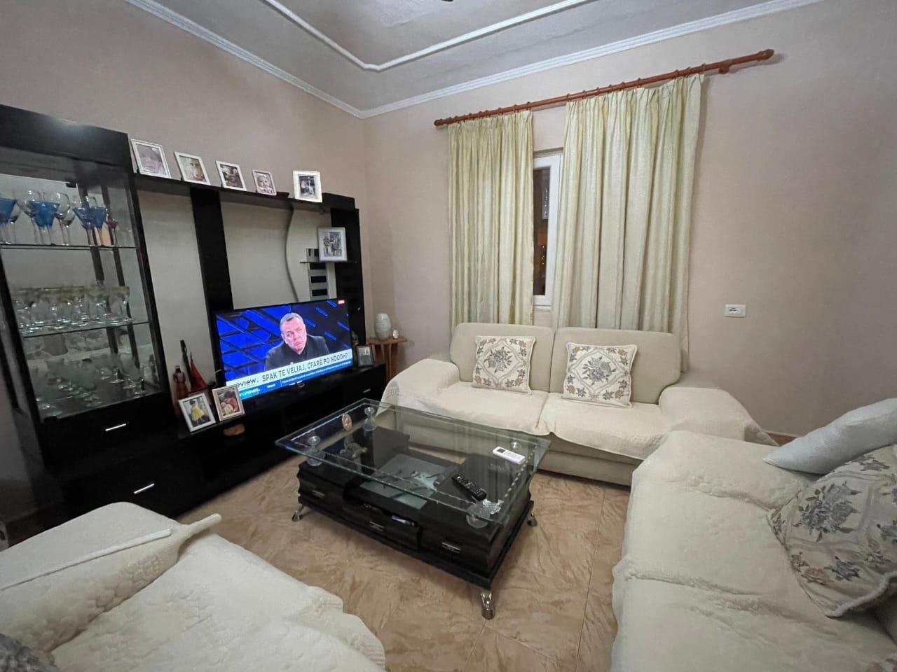 Apartament 2+1 me Qira (parkim i perfshire)