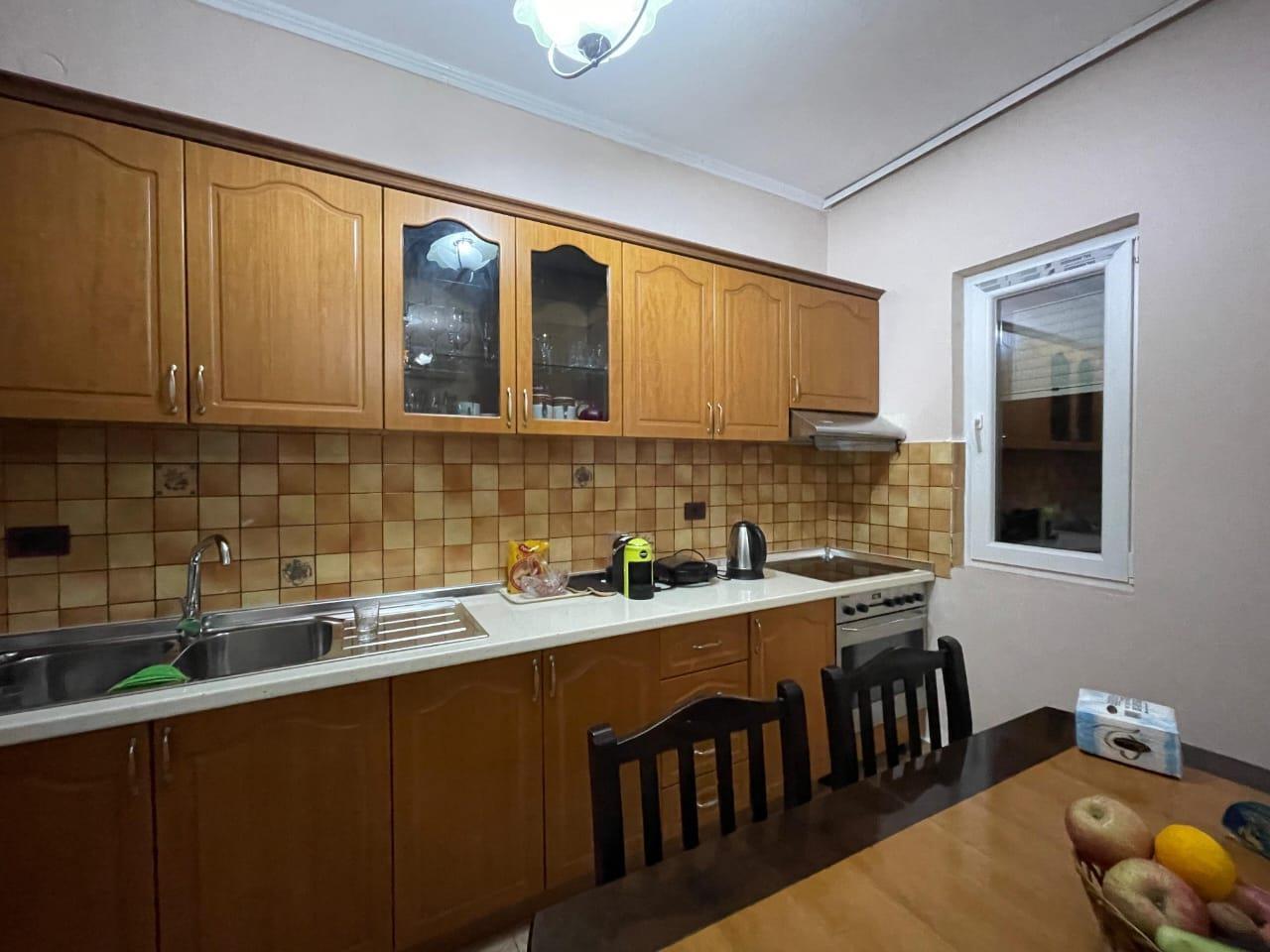 Apartament 2+1 me Qira (parkim i perfshire)