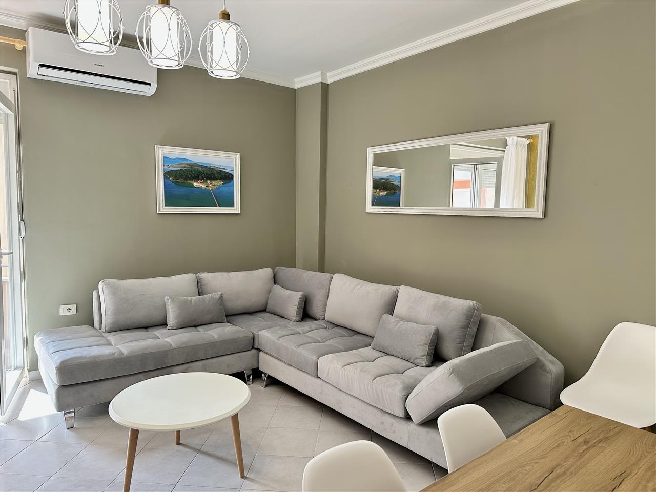 APARTAMENT 2+1 ME QERA DITORE/MUJORE NE LUNGOMARE