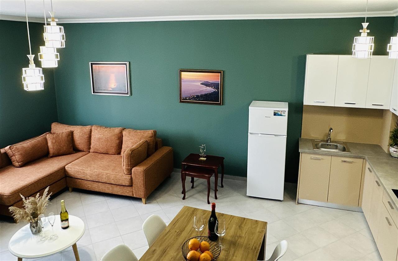 APARTAMENT 2+1 ME QERA DITORE/MUJORE NE LUNGOMARE