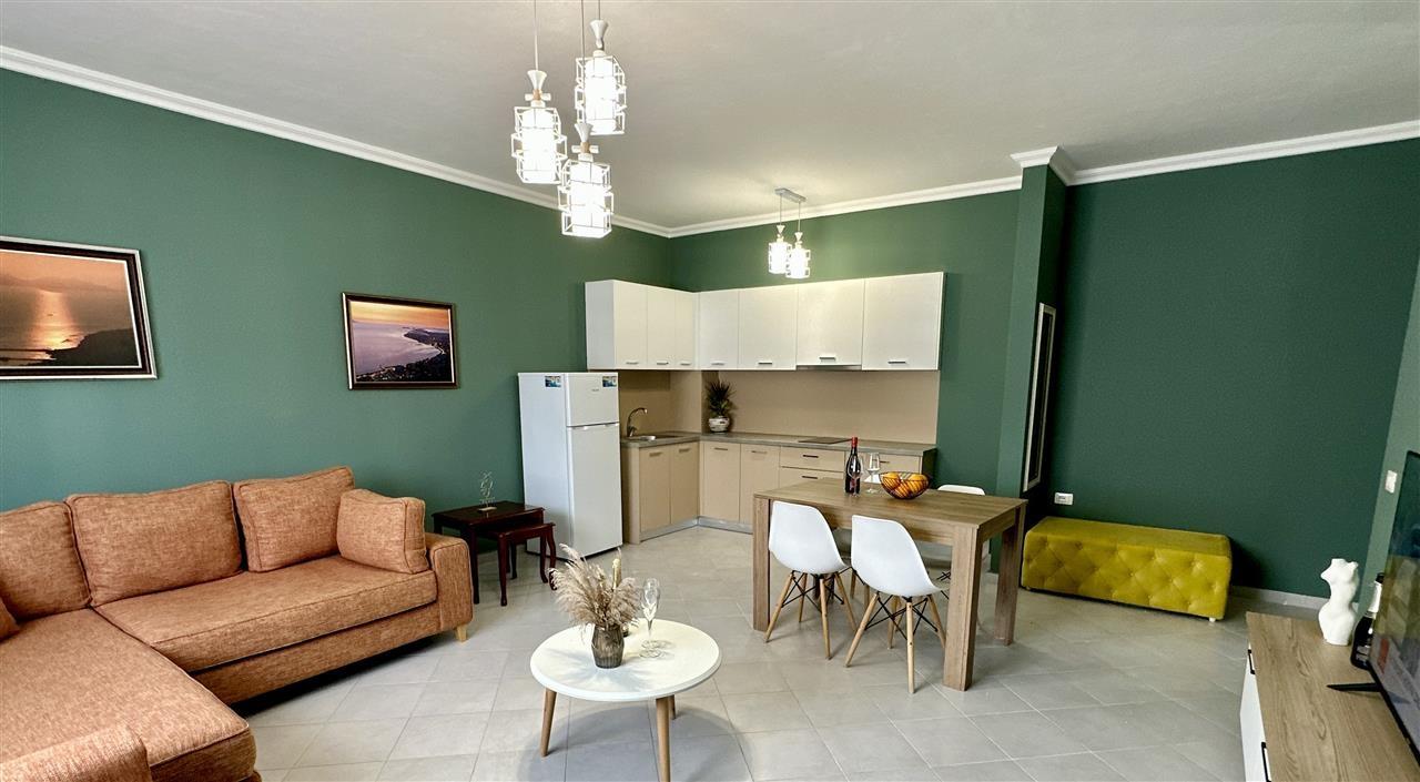 APARTAMENT 2+1 ME QERA DITORE/MUJORE NE LUNGOMARE