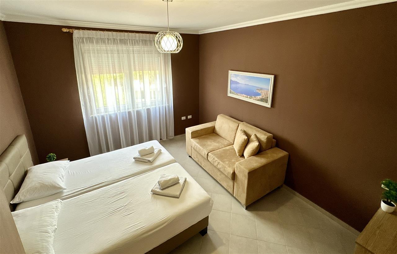 APARTAMENT 2+1 ME QERA DITORE/MUJORE NE LUNGOMARE