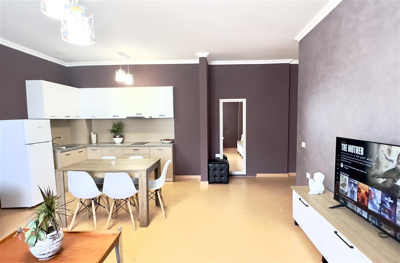 APARTAMENT 2+1 ME QERA DITORE/MUJORE NE LUNGOMARE