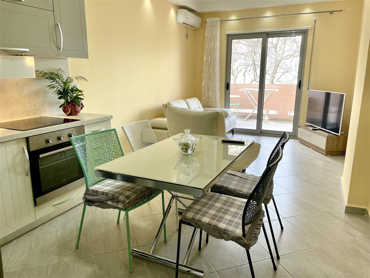 APARTAMENT 2+1 ME QERA DITORE/MUJORE NE LUNGOMARE