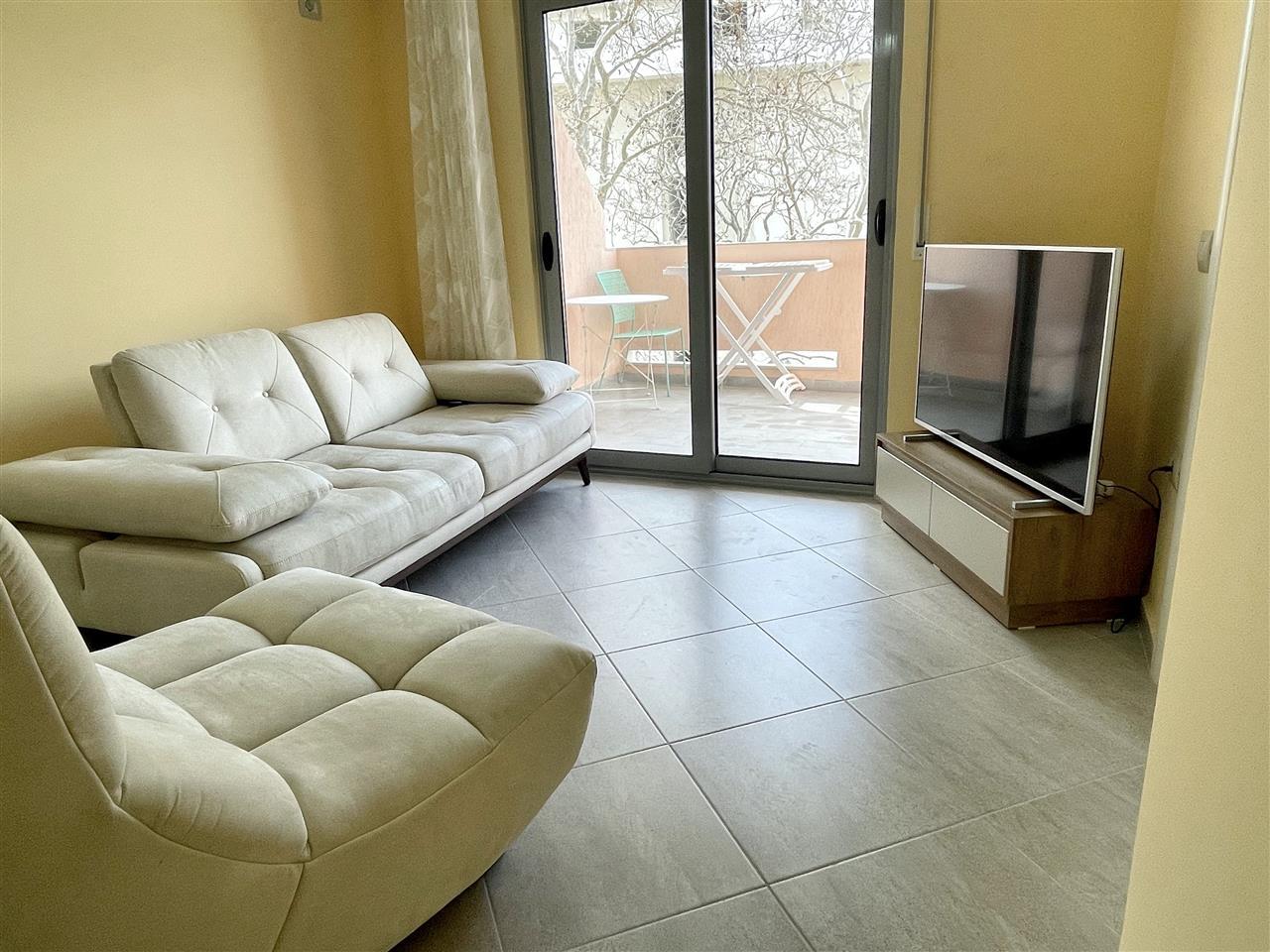 APARTAMENT 2+1 ME QERA DITORE/MUJORE NE LUNGOMARE