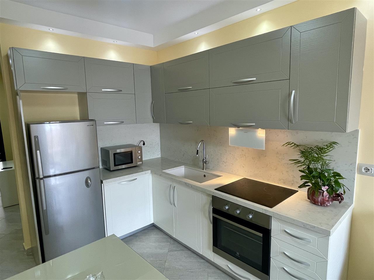 APARTAMENT 2+1 ME QERA DITORE/MUJORE NE LUNGOMARE
