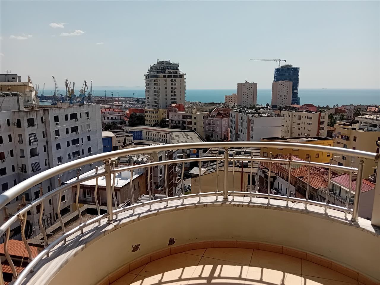 APARTAMENT 2+1 ME QIRA, QENDER PAMJE NGA DETI