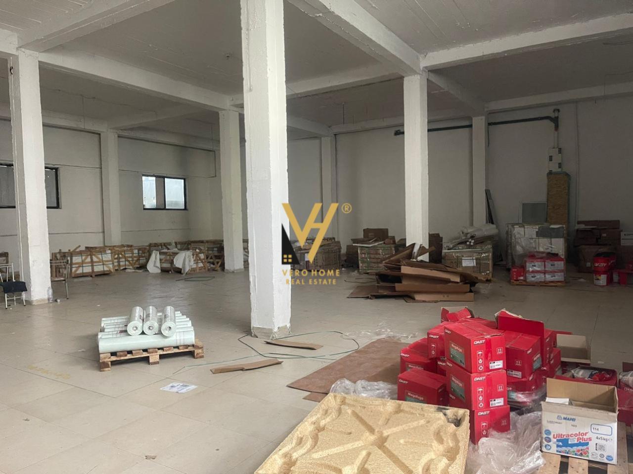 MAGAZINE 490 M2 ME QERA TE RRUGA 5 MAJ 3.430 EURO