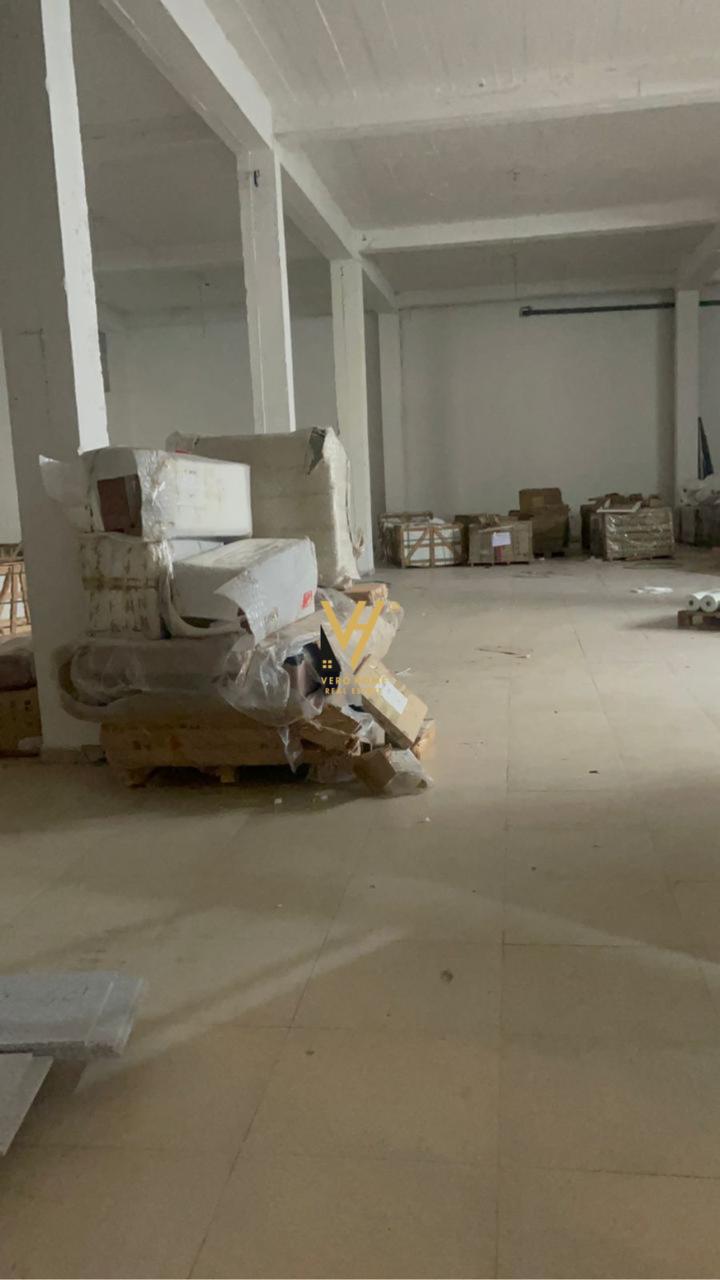 MAGAZINE 380 M2 ME QERA TE RRUGA 5 MAJ 2.660 EURO