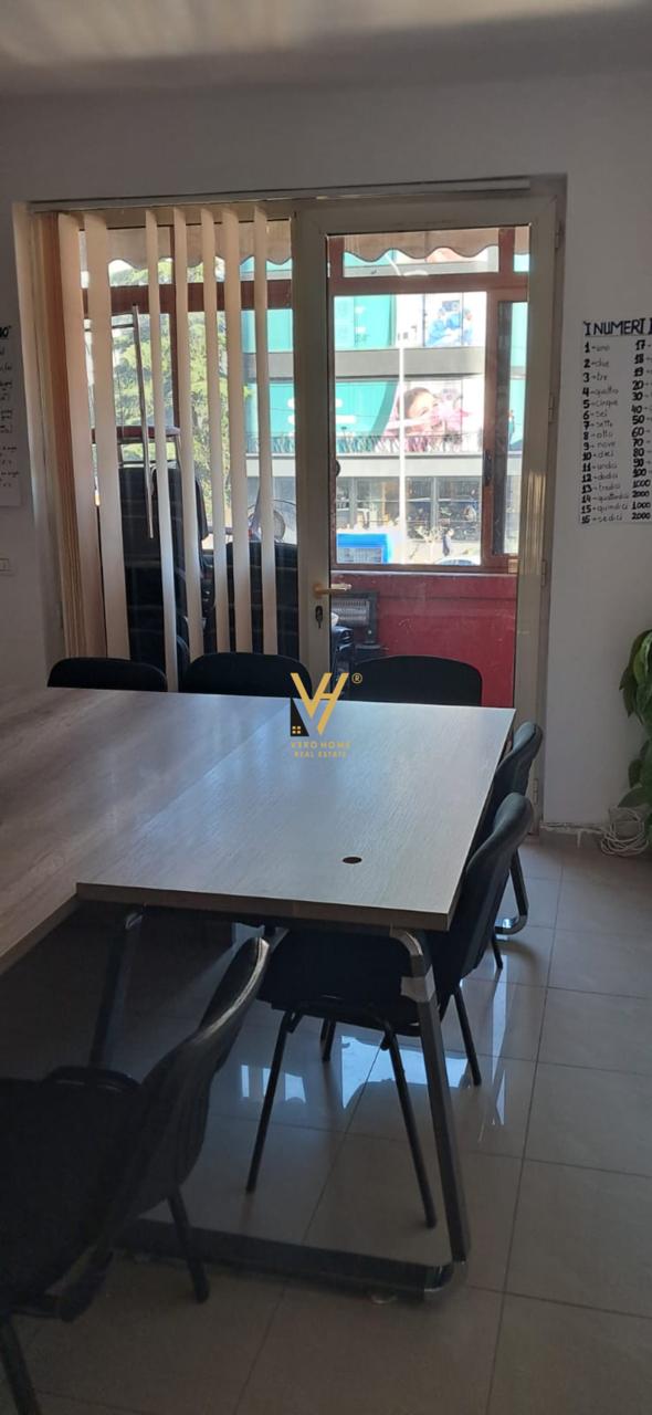 ZYRE 70M2 ME QERA TE RR.KAVAJES 700 EURO