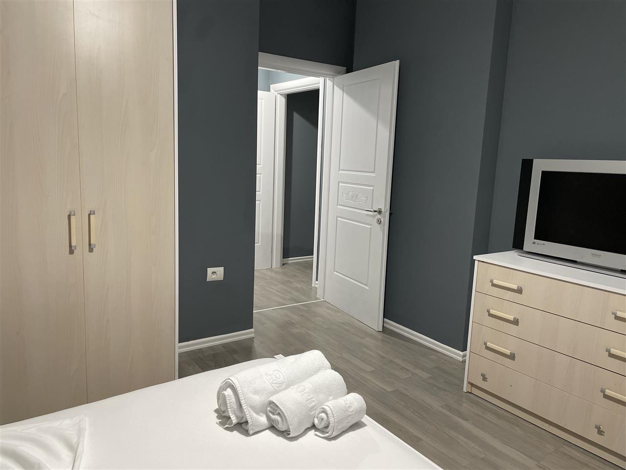 APARTAMENT 1+1 ME QERA DITORE/MUJORE