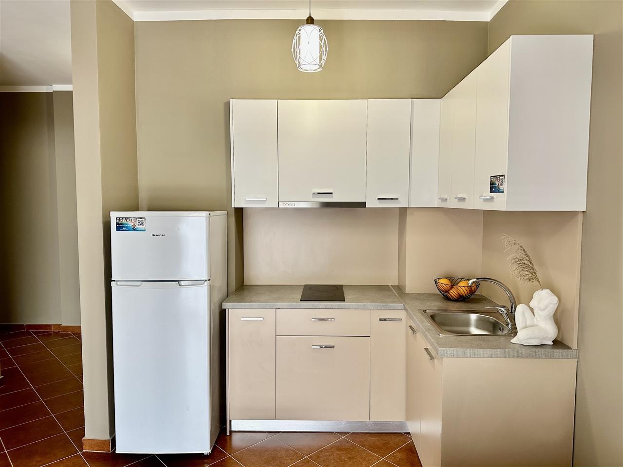 APARTAMENT 1+1 ME QERA DITORE/MUJORE