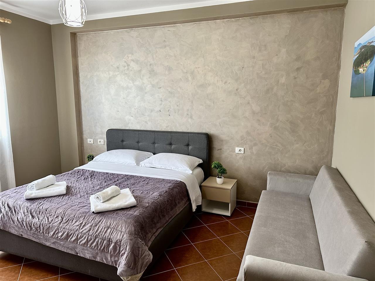 APARTAMENT 1+1 ME QERA DITORE/MUJORE