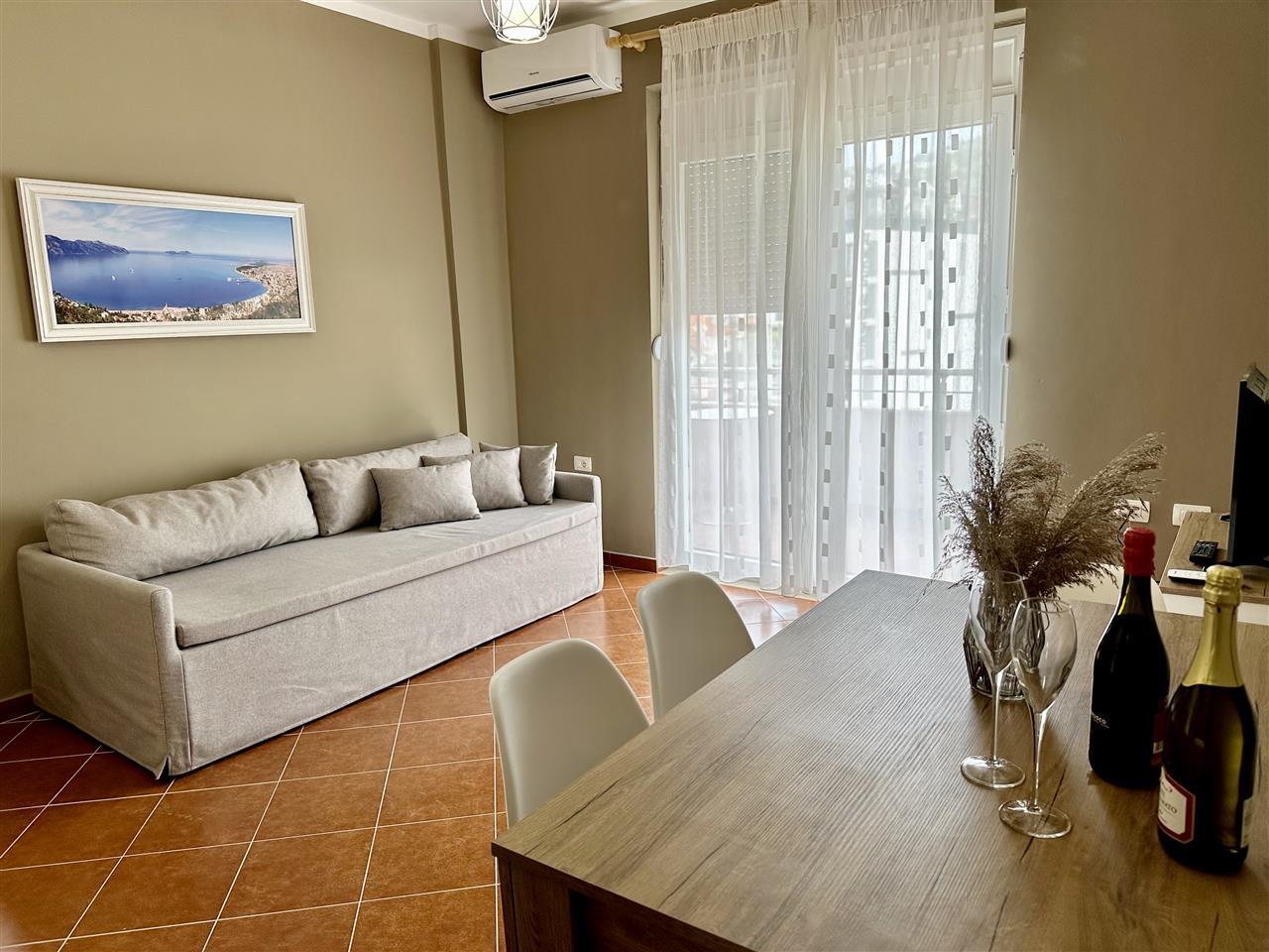 APARTAMENT 1+1 ME QERA DITORE/MUJORE