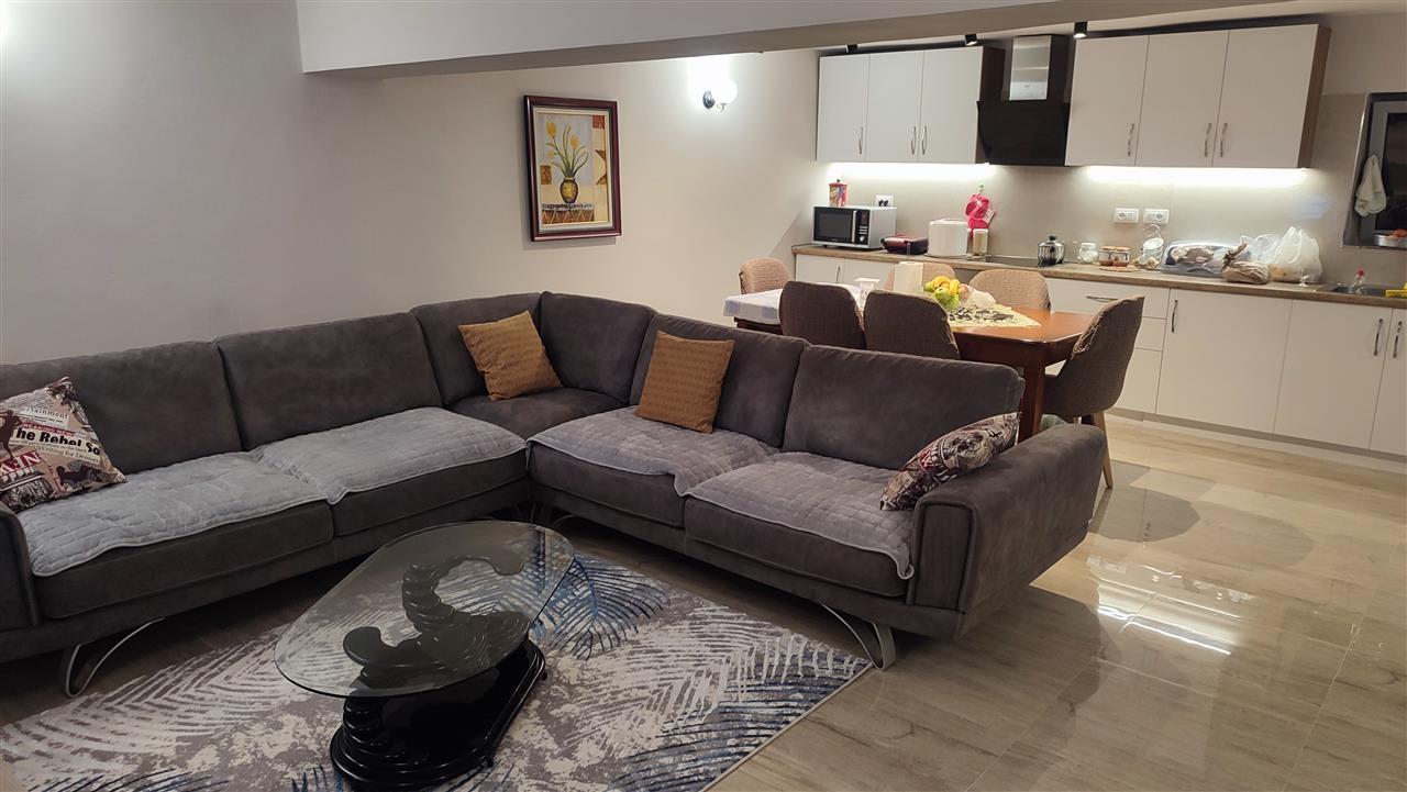 Shitet vilë 2 katshe në lagjen 1 maj