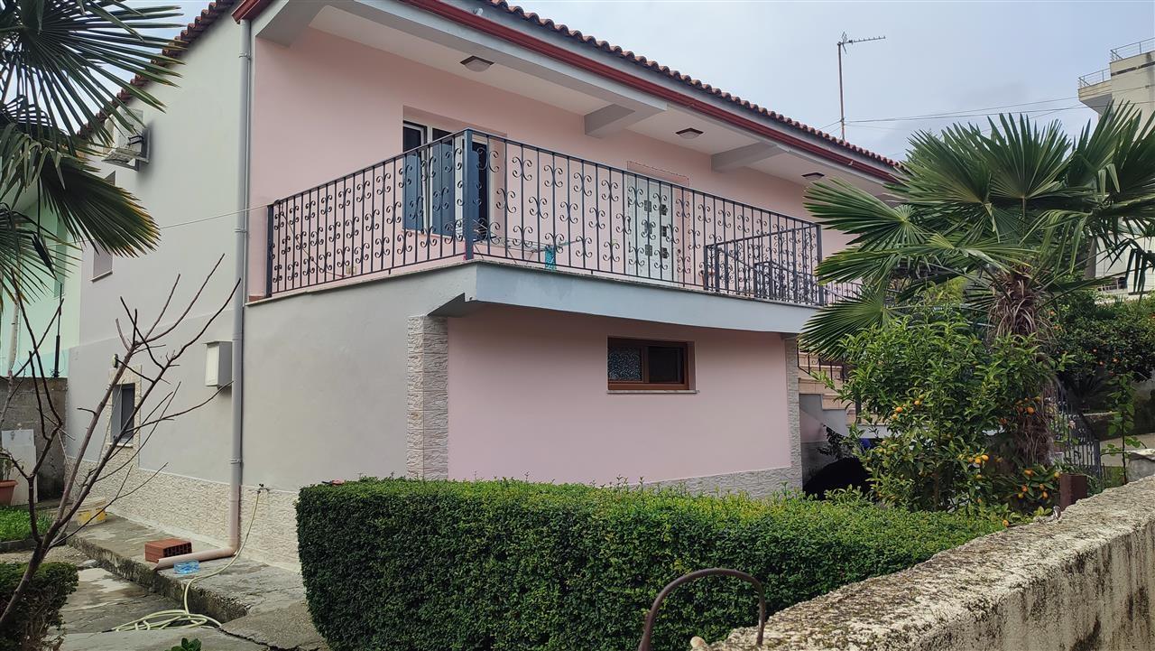 Shitet vilë 2 katshe në lagjen 1 maj