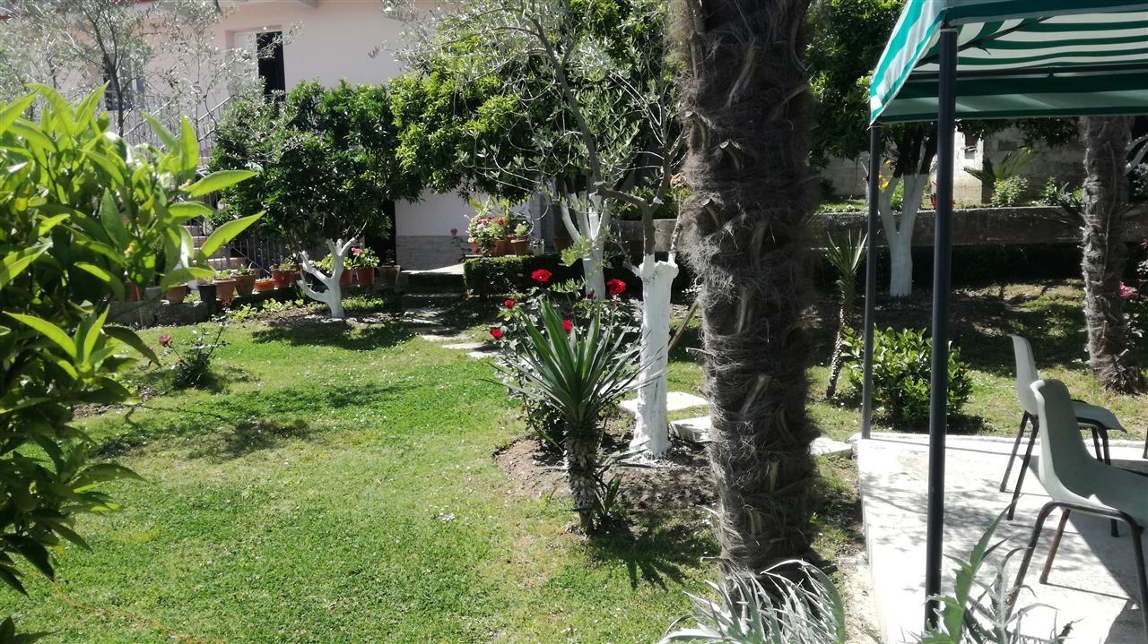 Shitet vilë 2 katshe në lagjen 1 maj