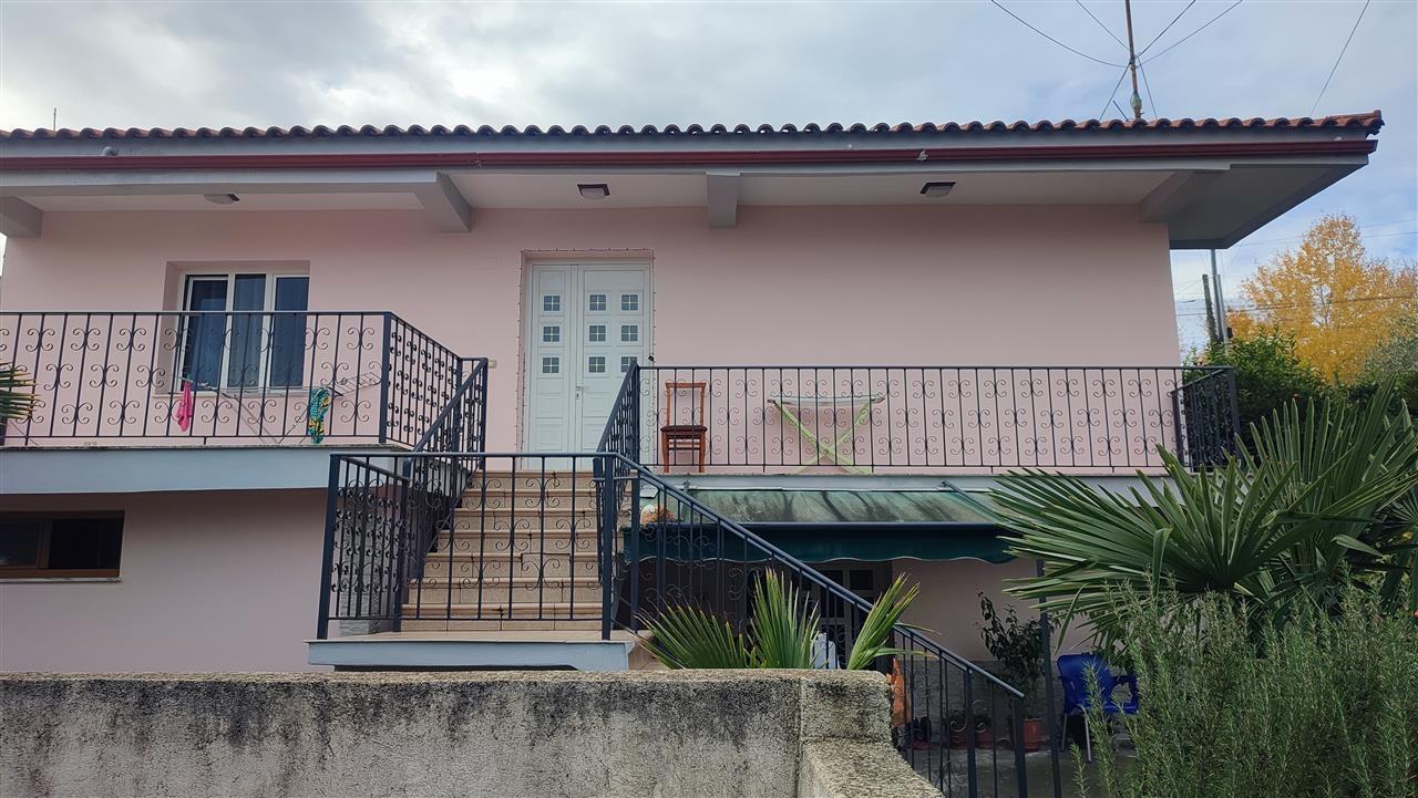 Shitet vilë 2 katshe në lagjen 1 maj