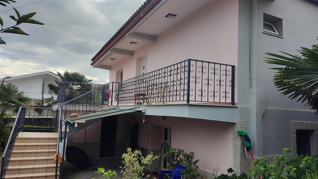 Shitet vilë 2 katshe në lagjen 1 maj