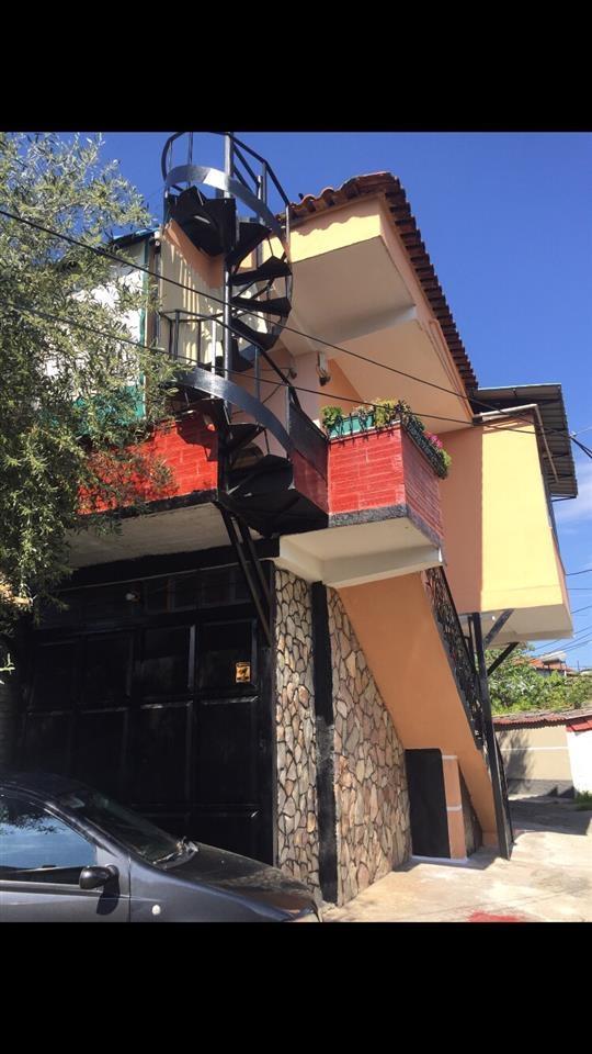 SHTËPI-DYQAN-GARAZH bashkë