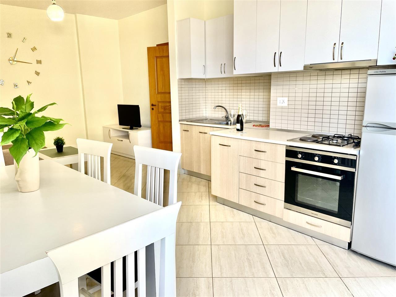 APARTAMENT 1+1 ME QERA DITORE/MUJORE