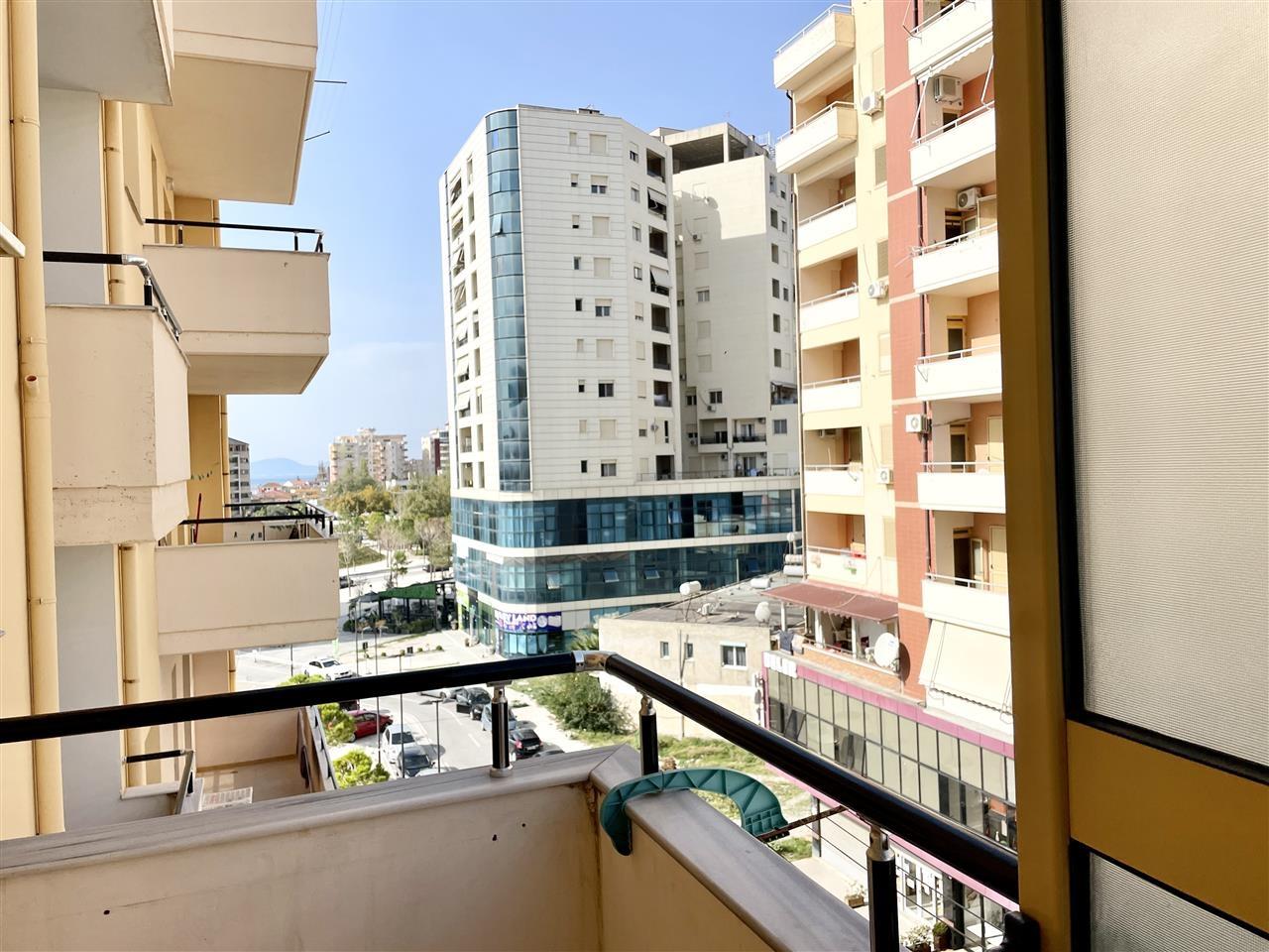 APARTAMENT 1+1 ME QERA DITORE/MUJORE