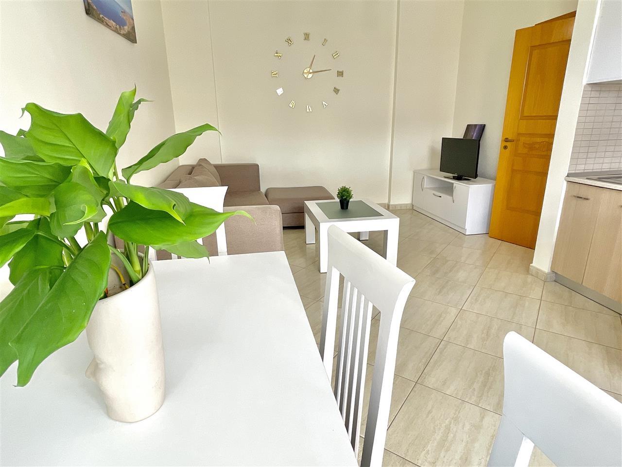 APARTAMENT 1+1 ME QERA DITORE/MUJORE