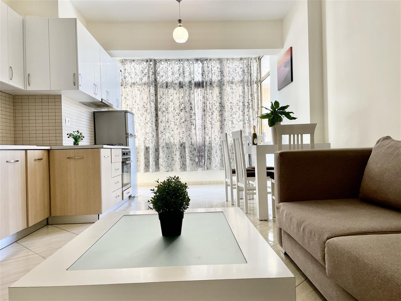 APARTAMENT 1+1 ME QERA DITORE/MUJORE
