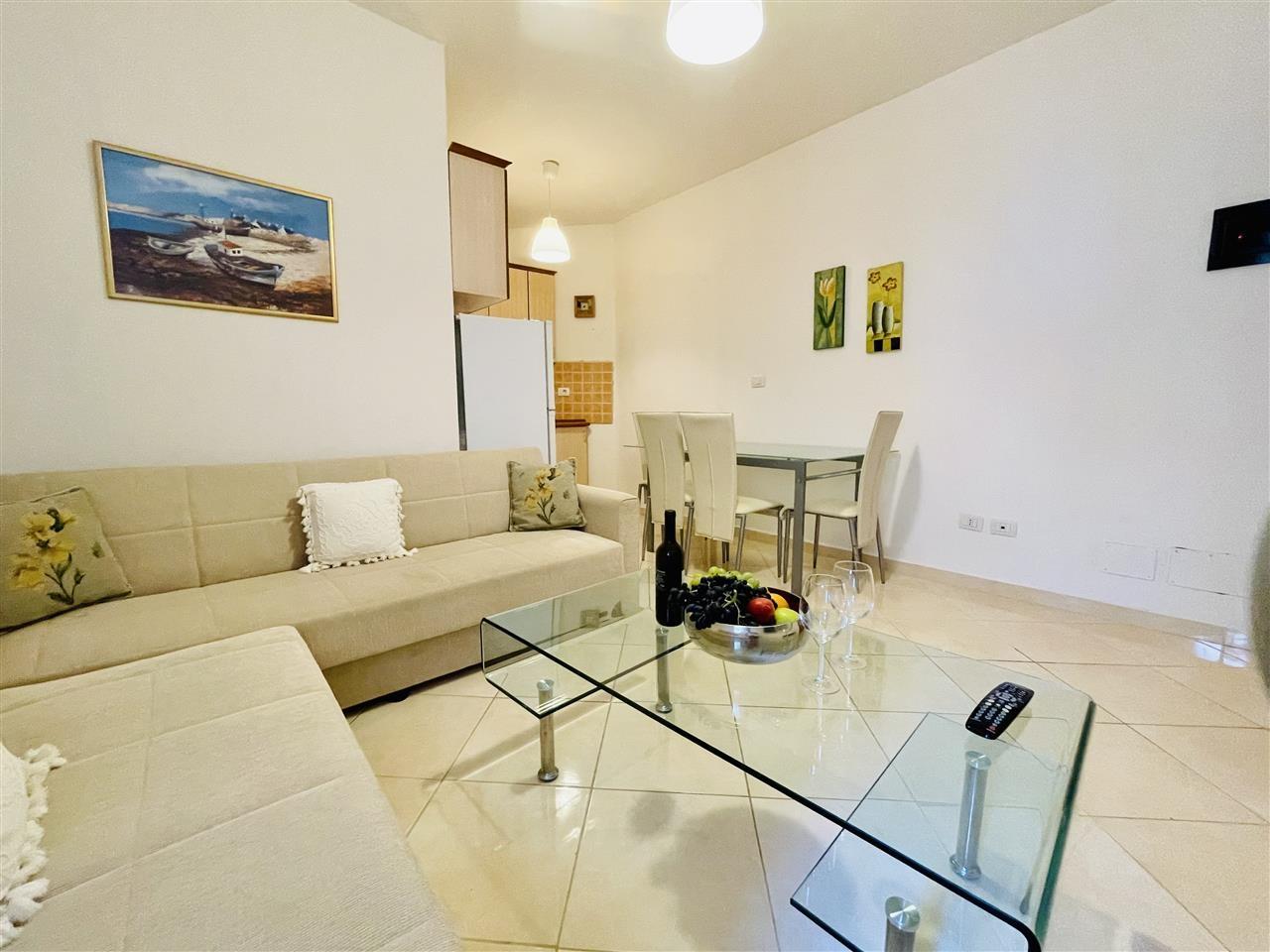 APARTAMENT 1+1 ME QERA DITORE/MUJORE
