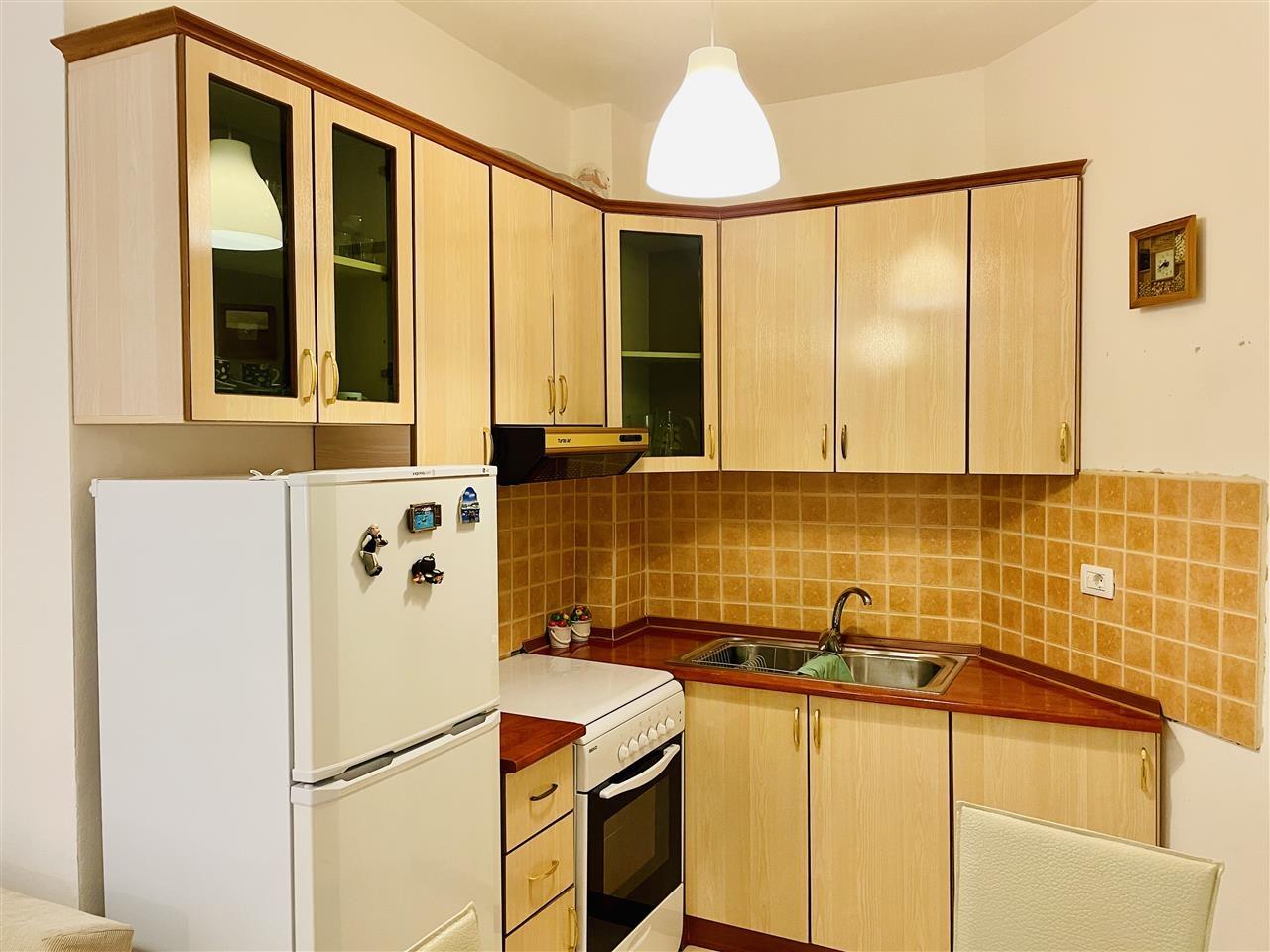 APARTAMENT 1+1 ME QERA DITORE/MUJORE