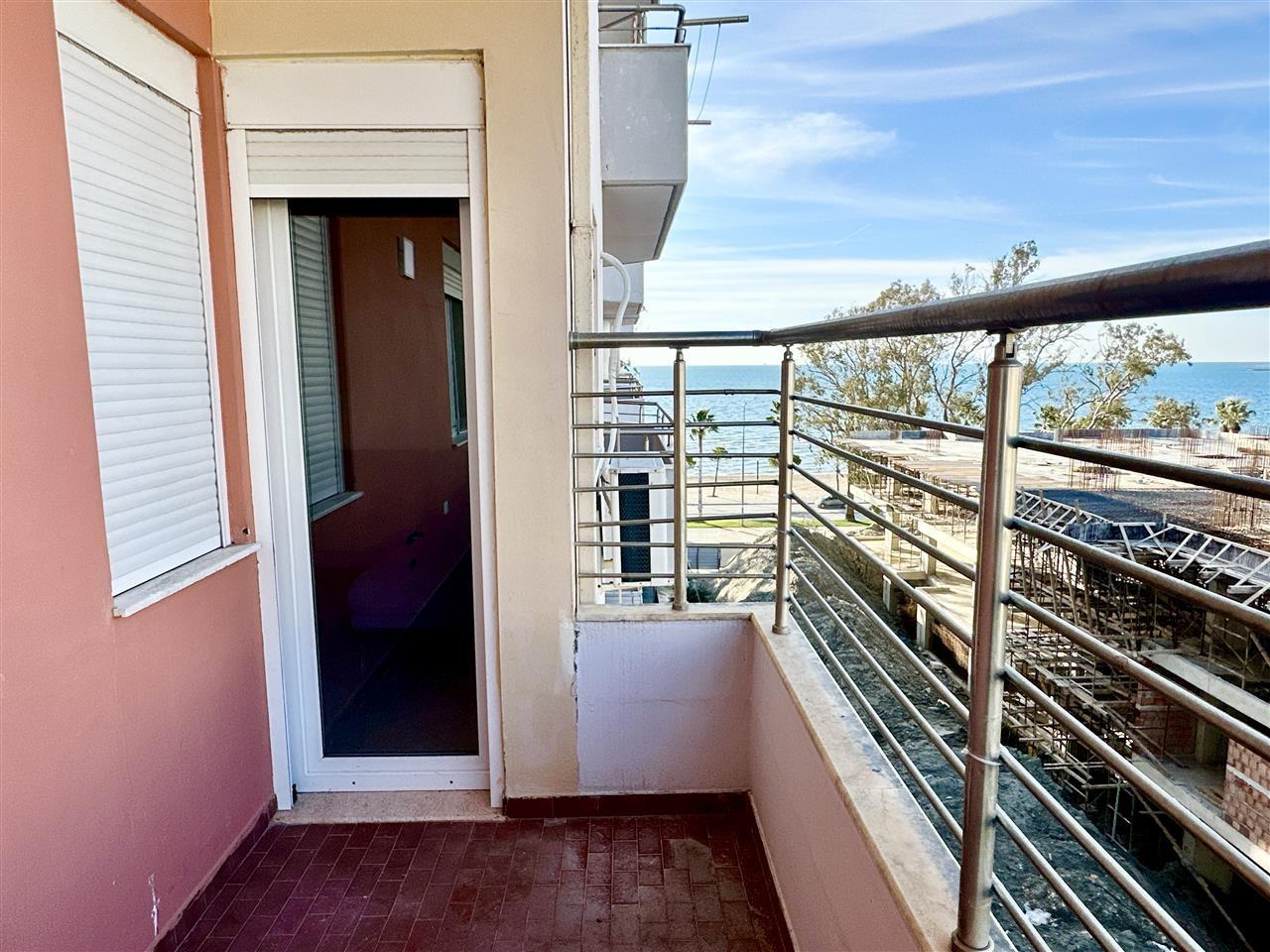 APARTAMENT 2+1 ME QERA DITORE/MUJORE