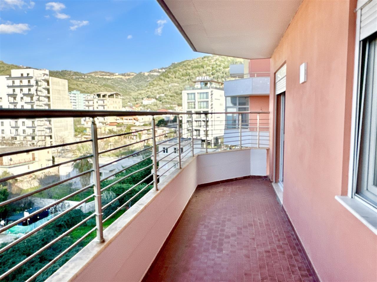APARTAMENT 2+1 ME QERA DITORE/MUJORE