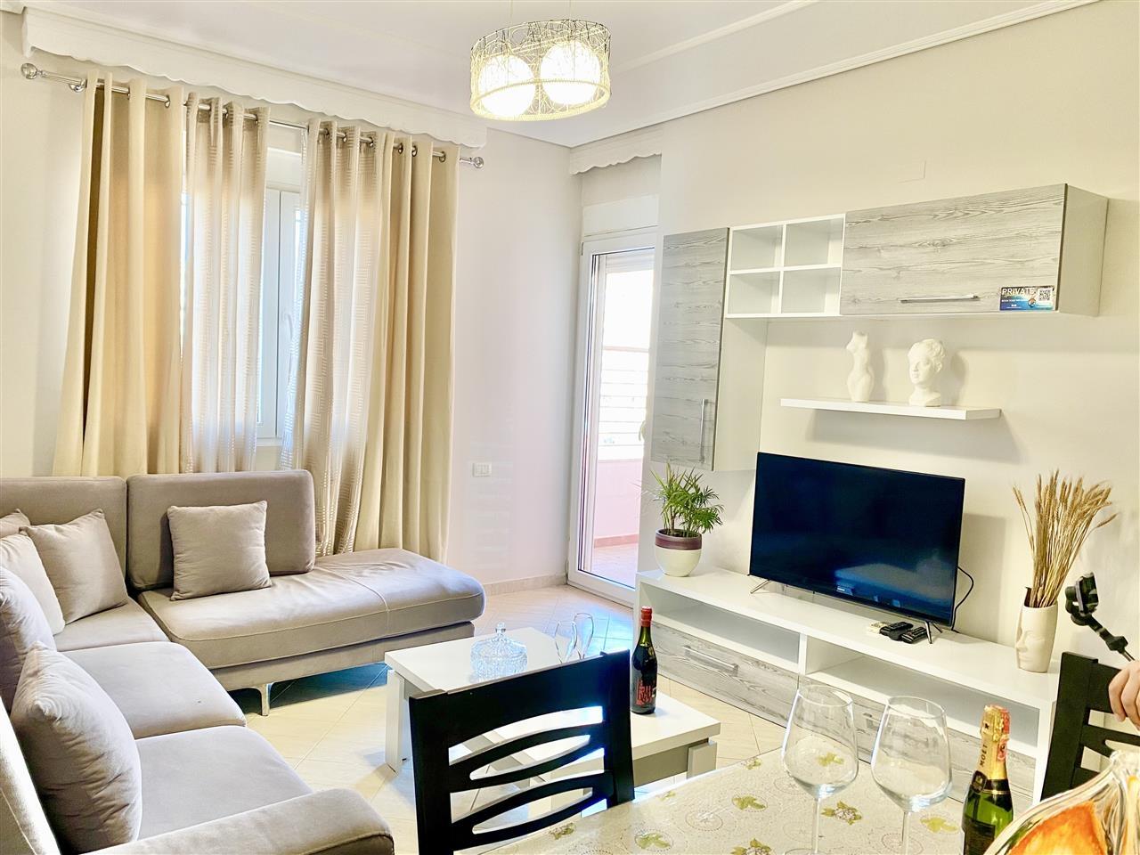 APARTAMENT 2+1 ME QERA DITORE/MUJORE