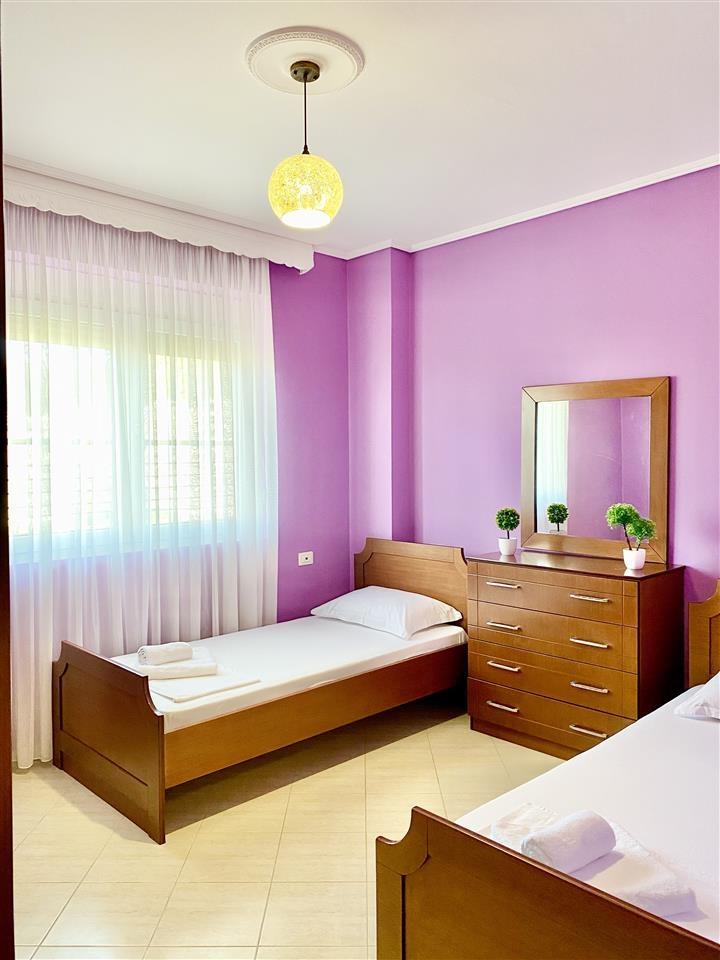 APARTAMENT 2+1 ME QERA DITORE/MUJORE