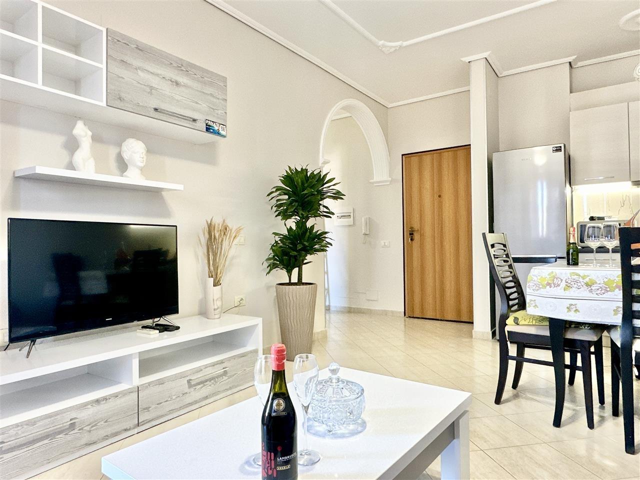 APARTAMENT 2+1 ME QERA DITORE/MUJORE
