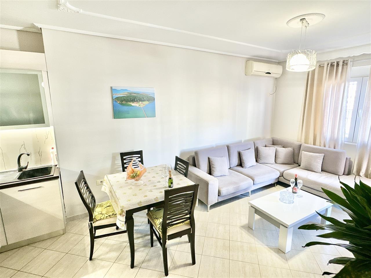 APARTAMENT 2+1 ME QERA DITORE/MUJORE
