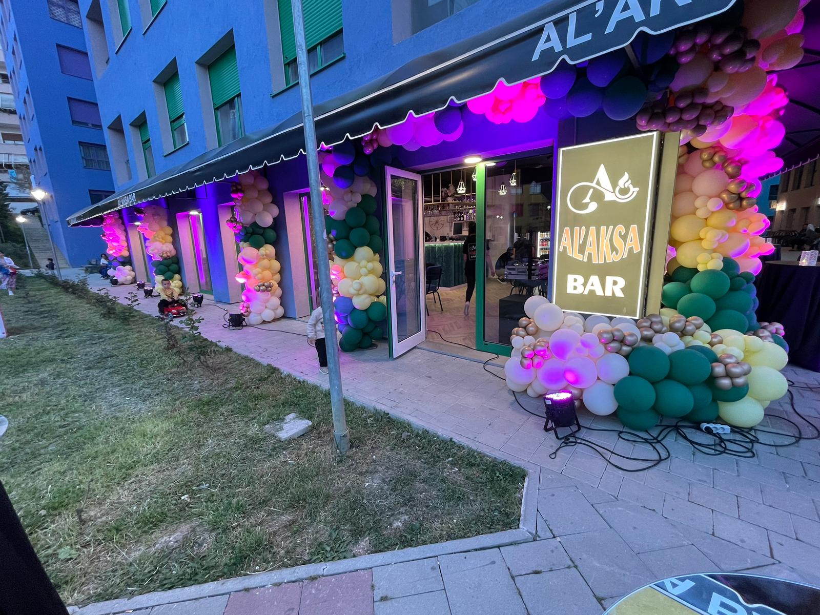 Al’aksa Bar kërkon të punësojë Kamariere