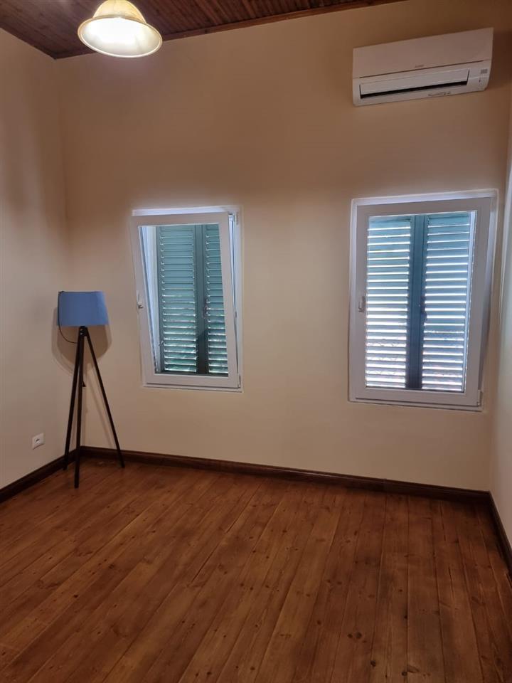 Apartament 3+1 me qira ne qender te Durresit