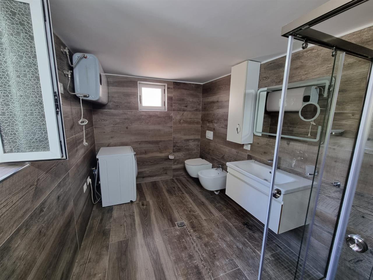 Apartament 3+1 me qira ne qender te Durresit